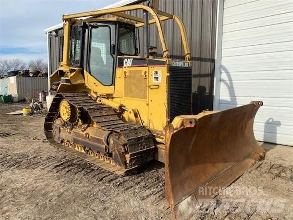 CAT D5M XL ブルドーザー