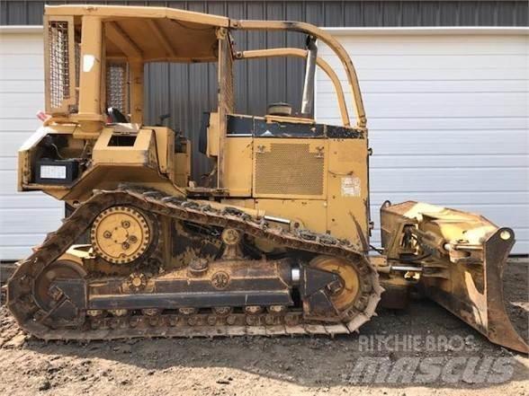 CAT D5M XL ブルドーザー