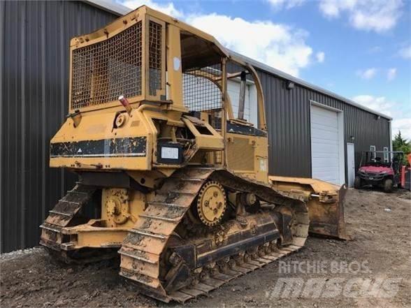 CAT D5M XL ブルドーザー