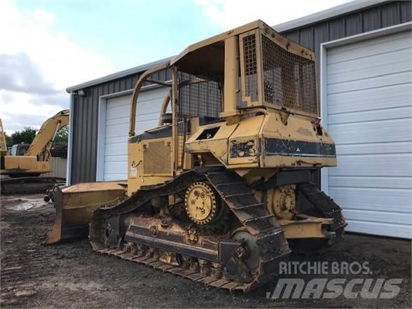 CAT D5M XL ブルドーザー