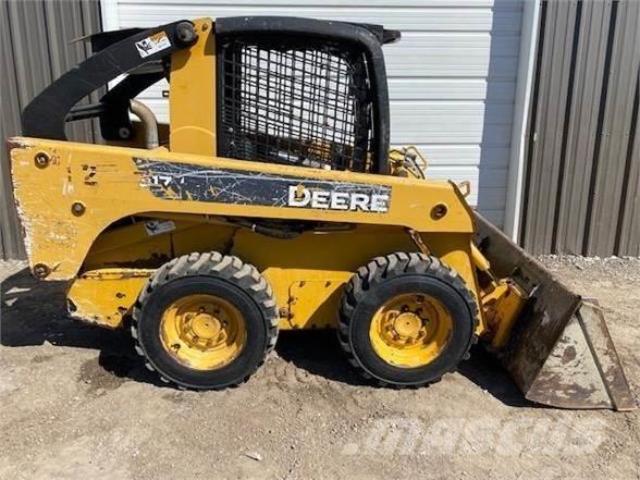 John Deere 317 スキッドステアローダー