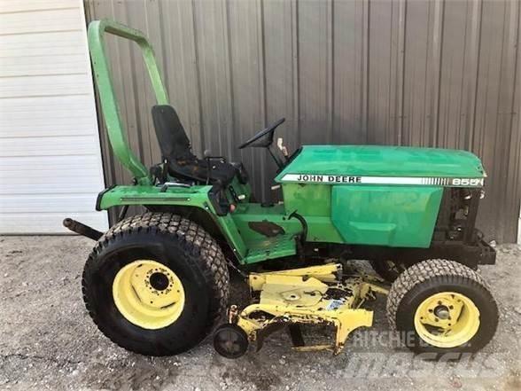 John Deere 855 トラクター