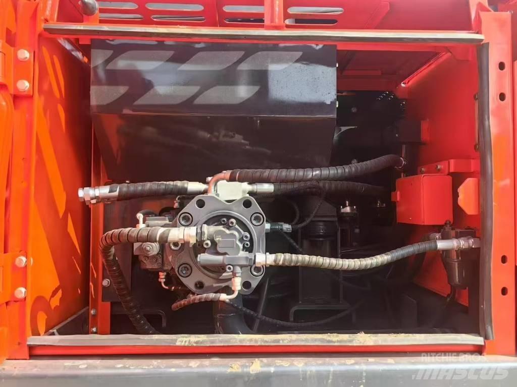 Doosan DX 225 LC 大型油圧ショベル12t以上（パワーショベル・ユンボ）