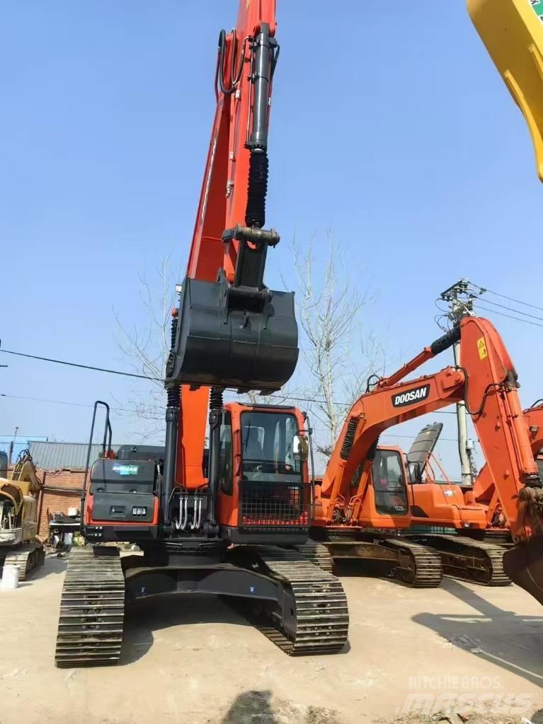 Doosan DX 225 LC 大型油圧ショベル12t以上（パワーショベル・ユンボ）
