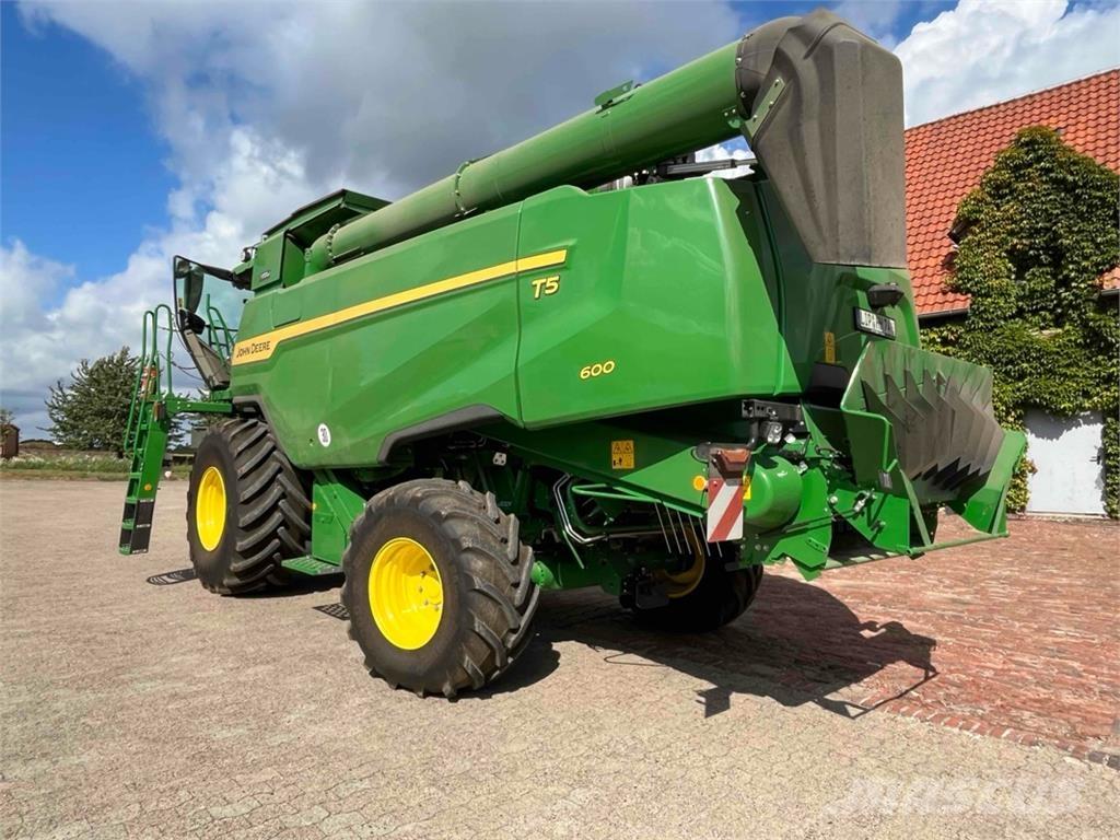 John Deere T5 600 コンバイン