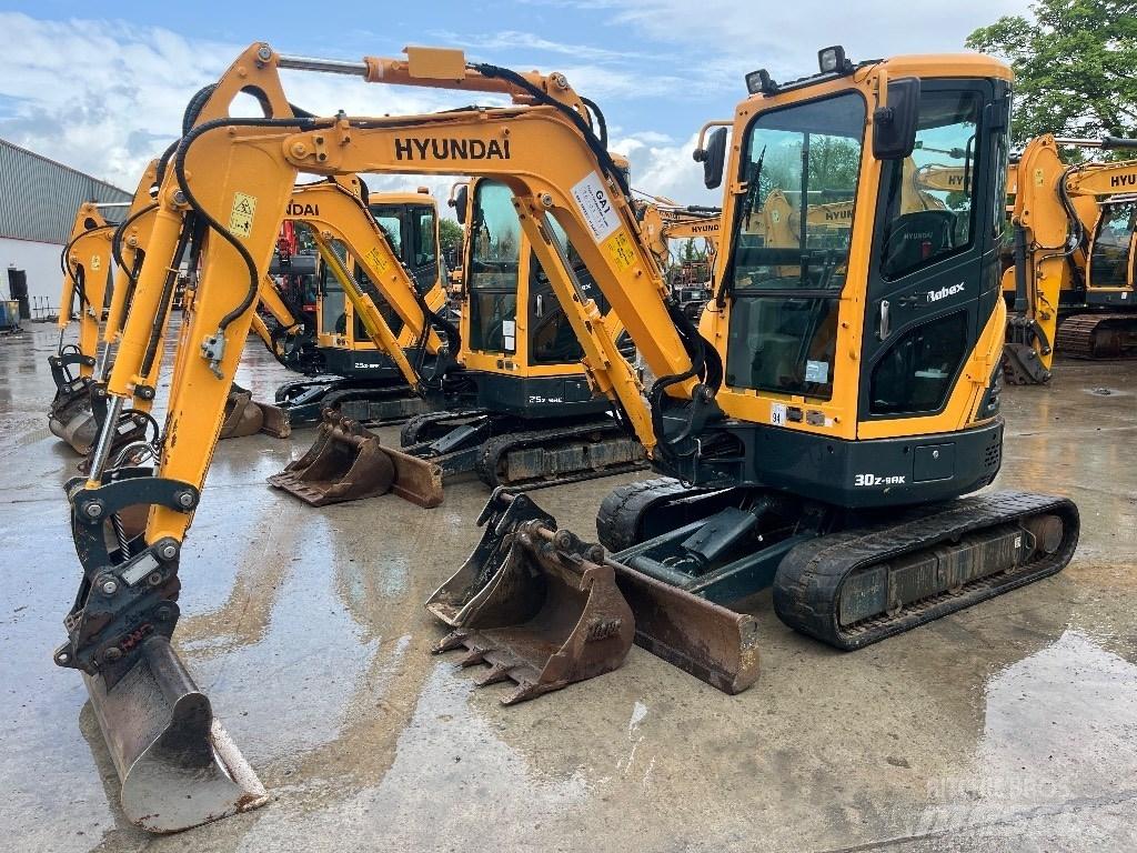 Hyundai R30 Z-9AK ミニ油圧ショベル 7t以下（ミニユンボ・ミニディガー）