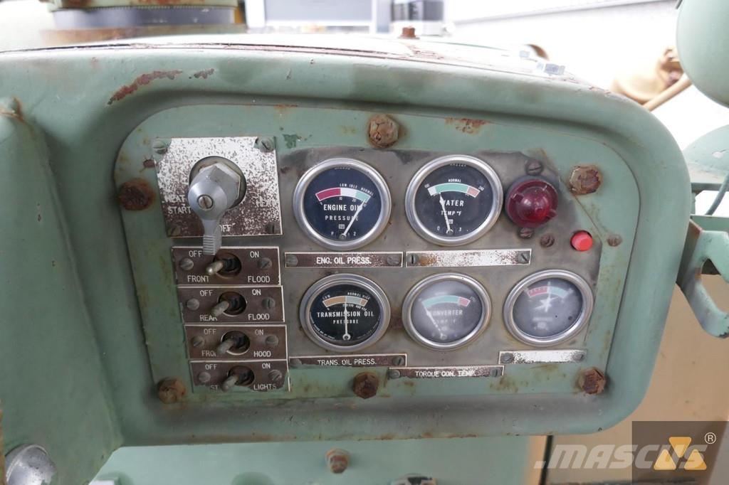 CAT D7F Ex-army ブルドーザー