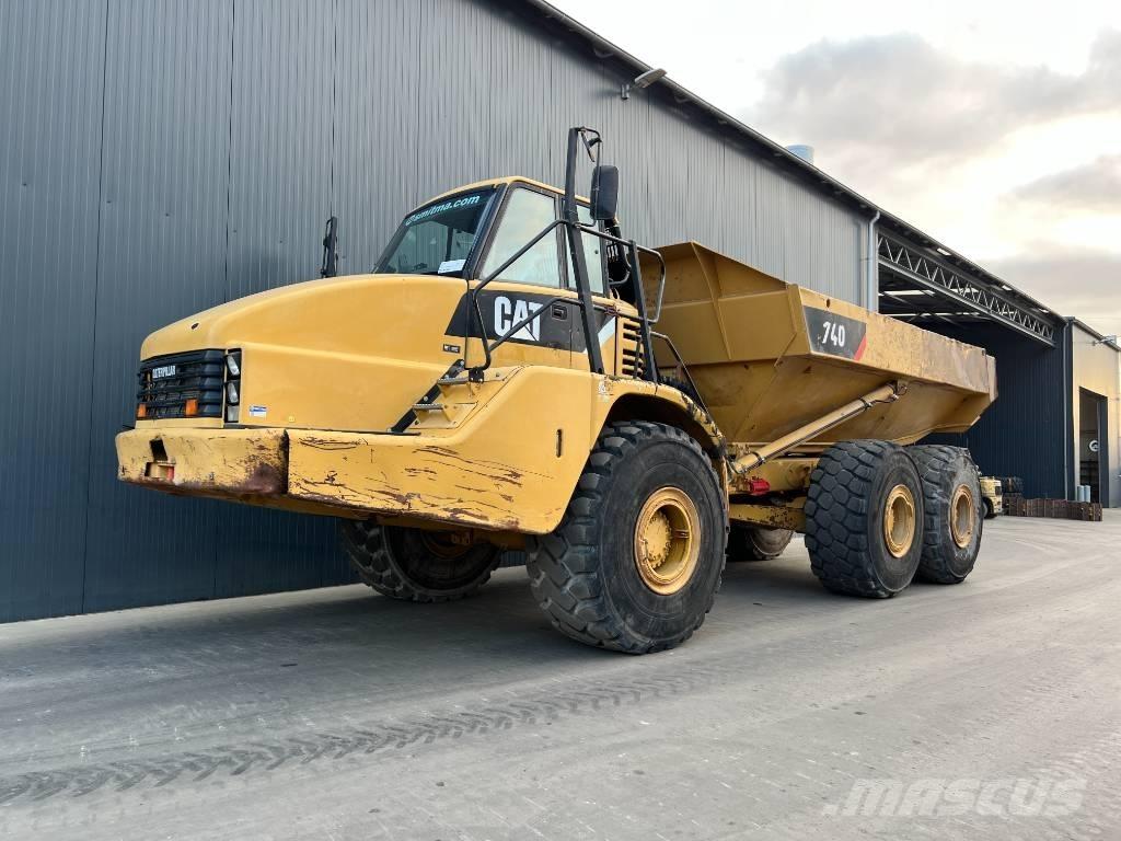 CAT 740 アーティキュレート式ダンプトラック