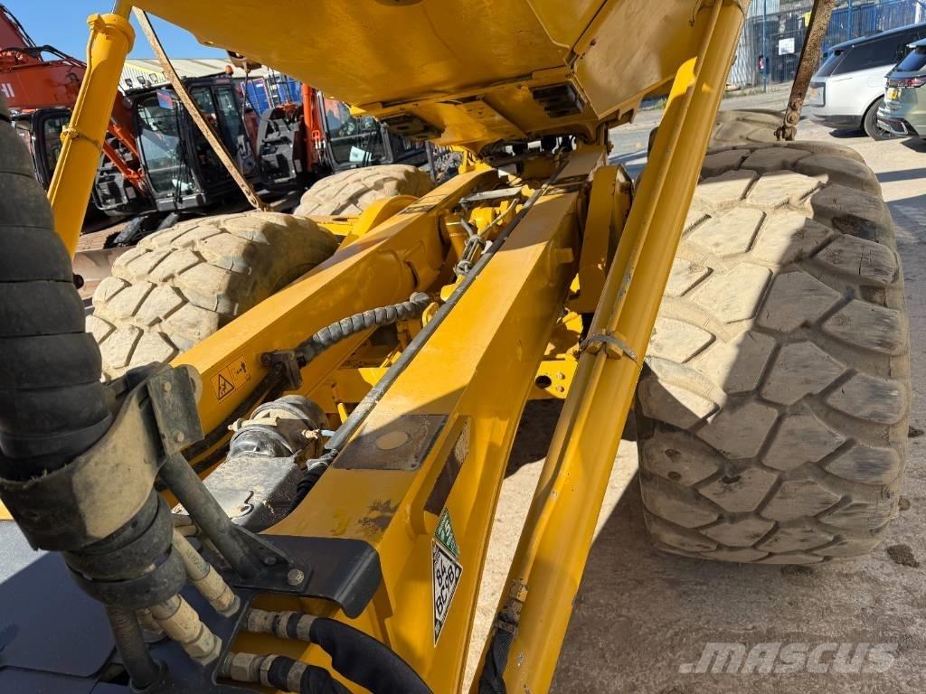 Bell B 30 E アーティキュレート式ダンプトラック