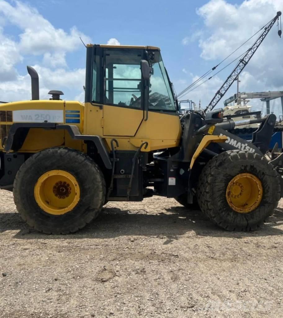 Komatsu WA 250 PZ-6 ホイールローダー・タイヤショベル