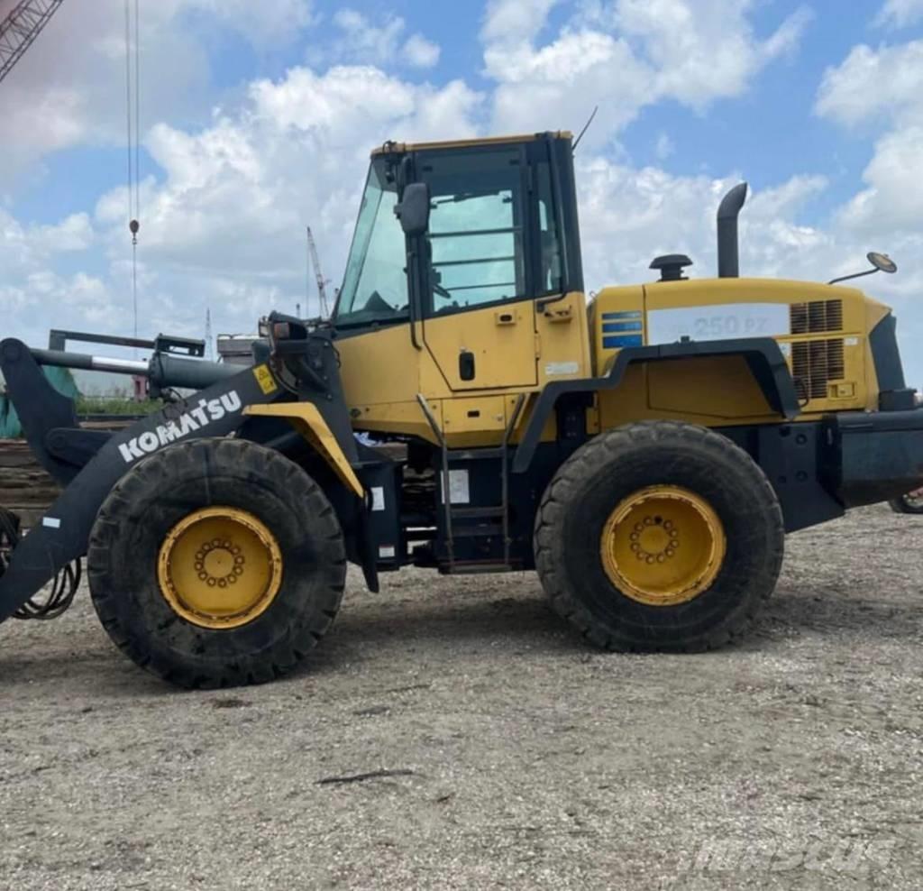 Komatsu WA 250 PZ-6 ホイールローダー・タイヤショベル