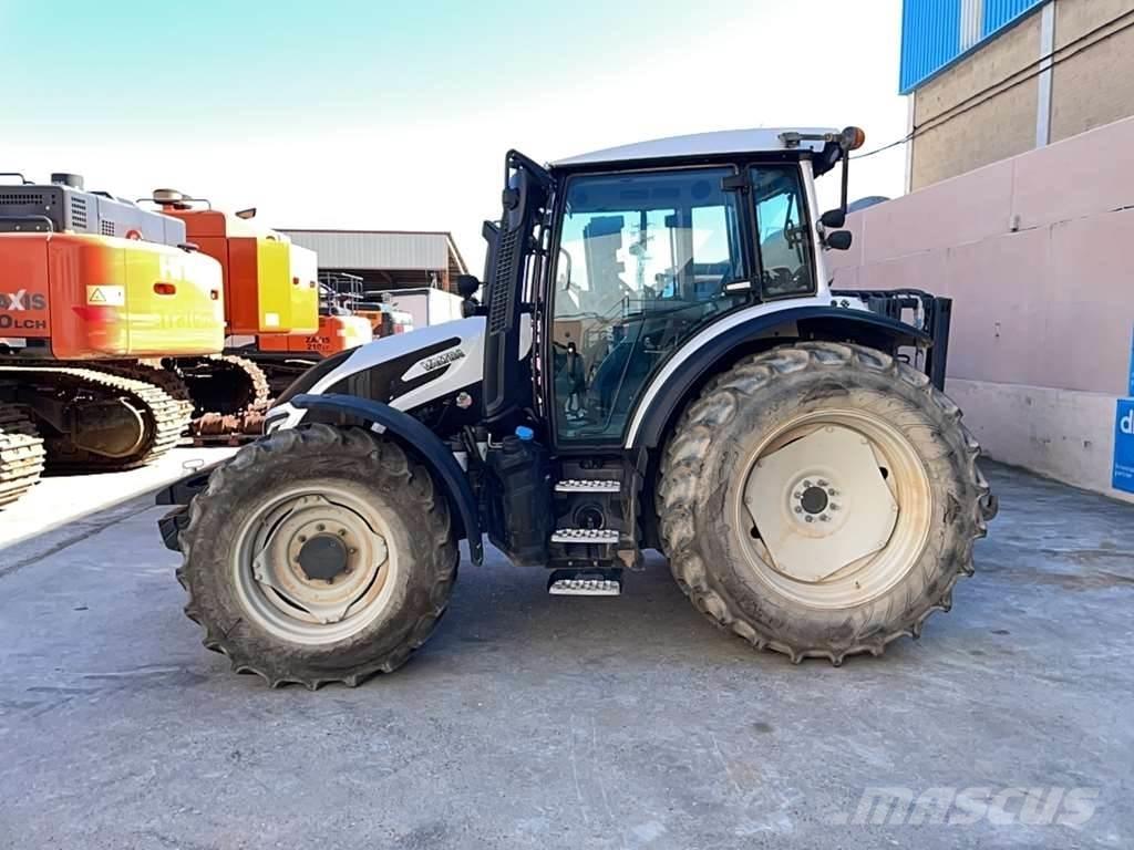 Valtra G115 トラクター