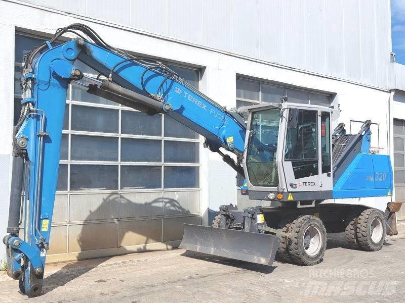 Fuchs MHL 320 D 廃棄物／工業産廃処理機
