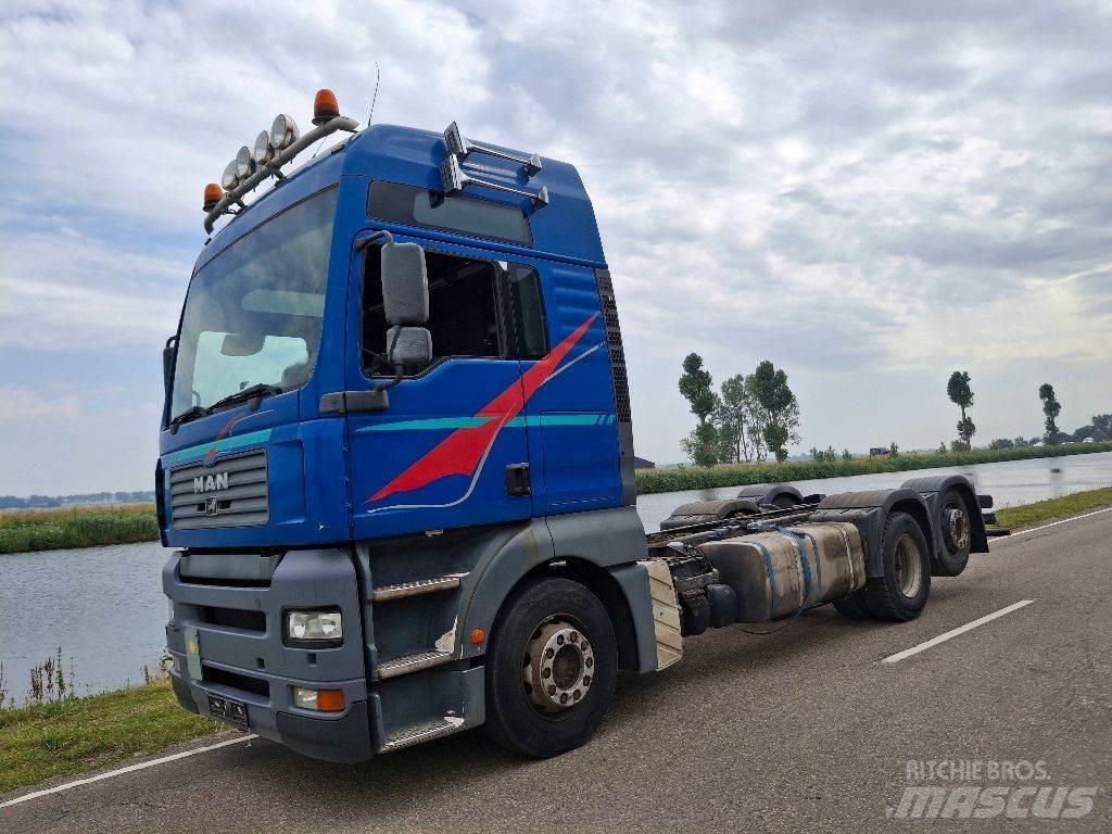 MAN TGA 26.390 6X2 キャブ付きシャーシ