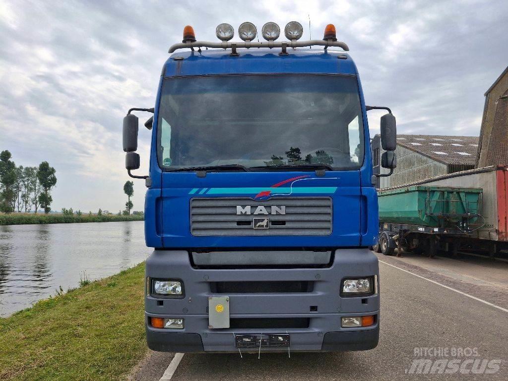 MAN TGA 26.390 6X2 キャブ付きシャーシ