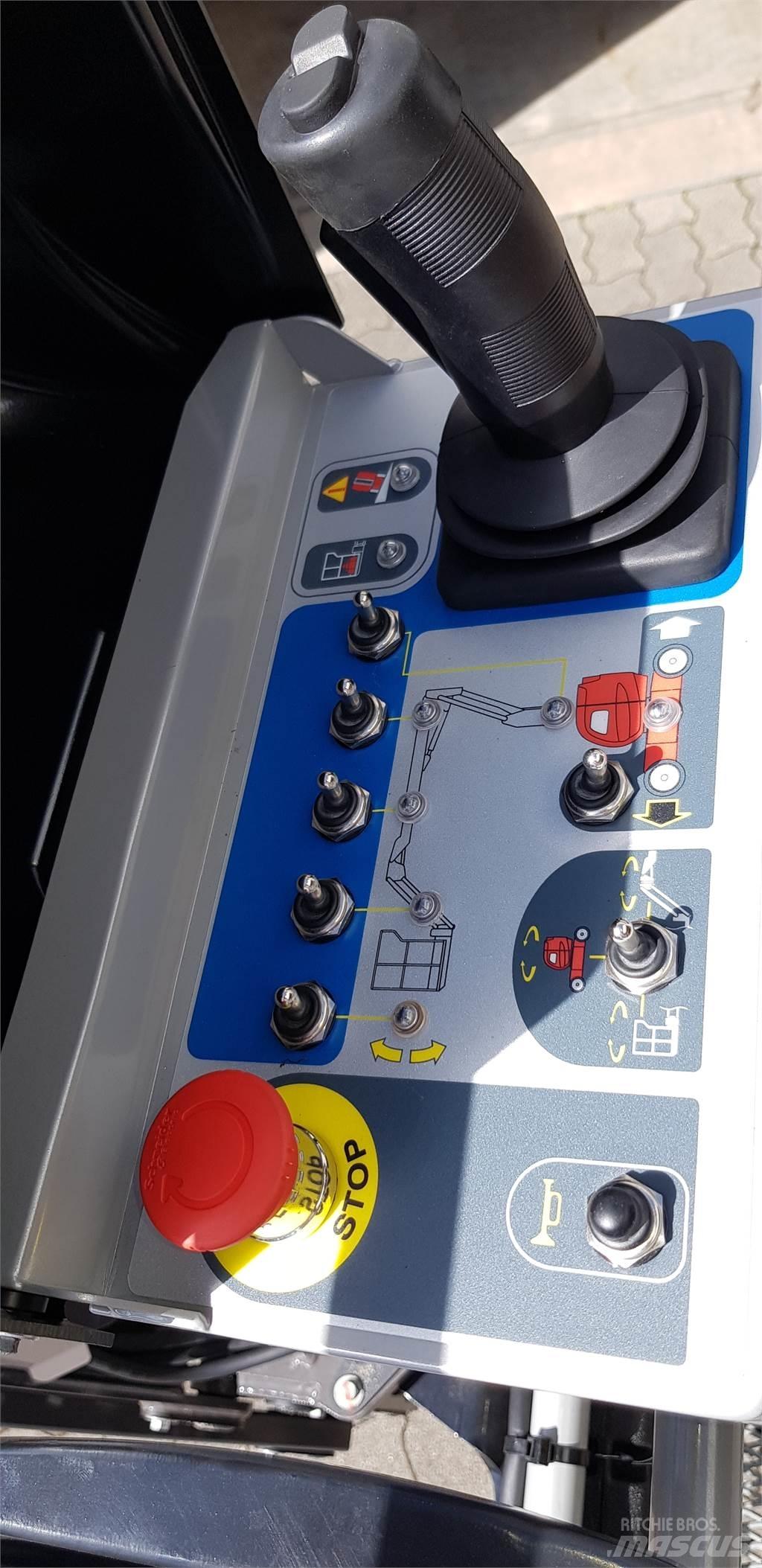Manitou 120AETJ-C ブームリフト　屈伸型