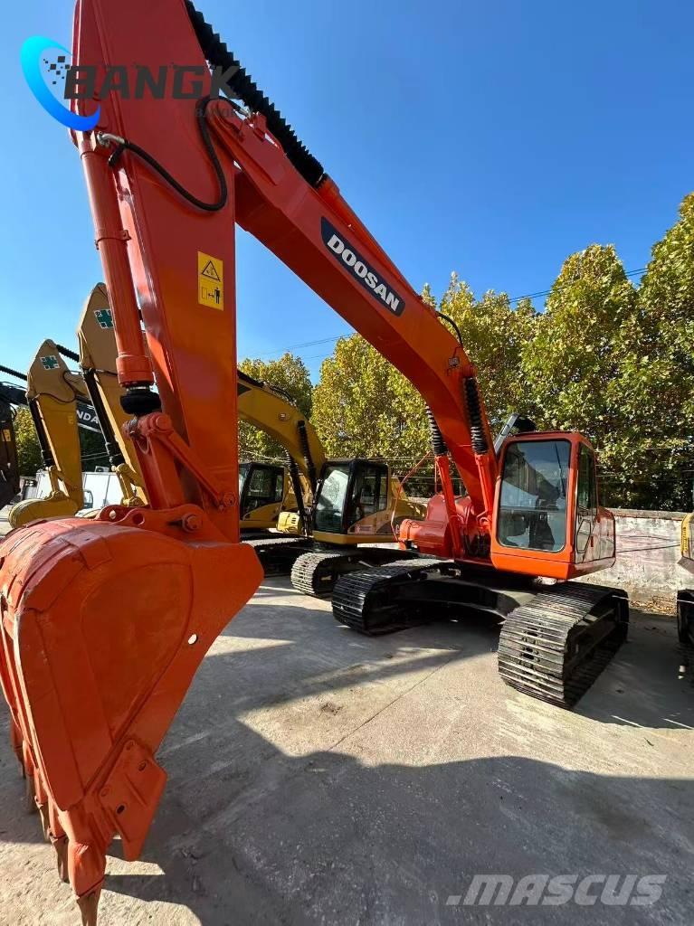 Doosan DX 225 大型油圧ショベル12t以上（パワーショベル・ユンボ）