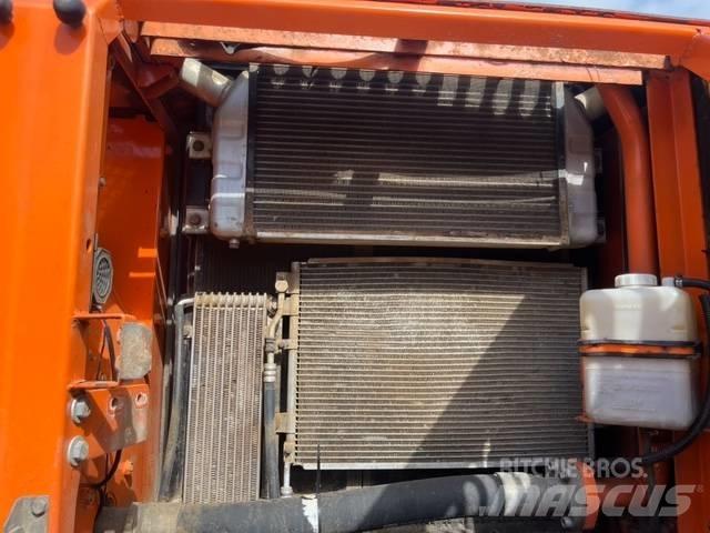 Doosan DX 225 LC 大型油圧ショベル12t以上（パワーショベル・ユンボ）