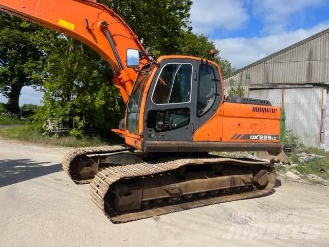 Doosan DX 225 LC 大型油圧ショベル12t以上（パワーショベル・ユンボ）