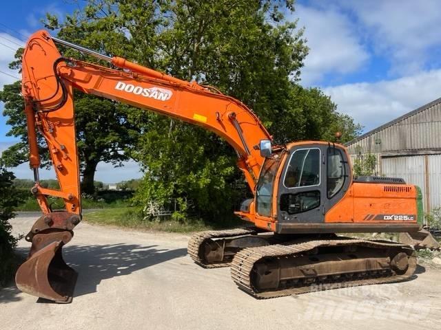 Doosan DX 225 LC 大型油圧ショベル12t以上（パワーショベル・ユンボ）