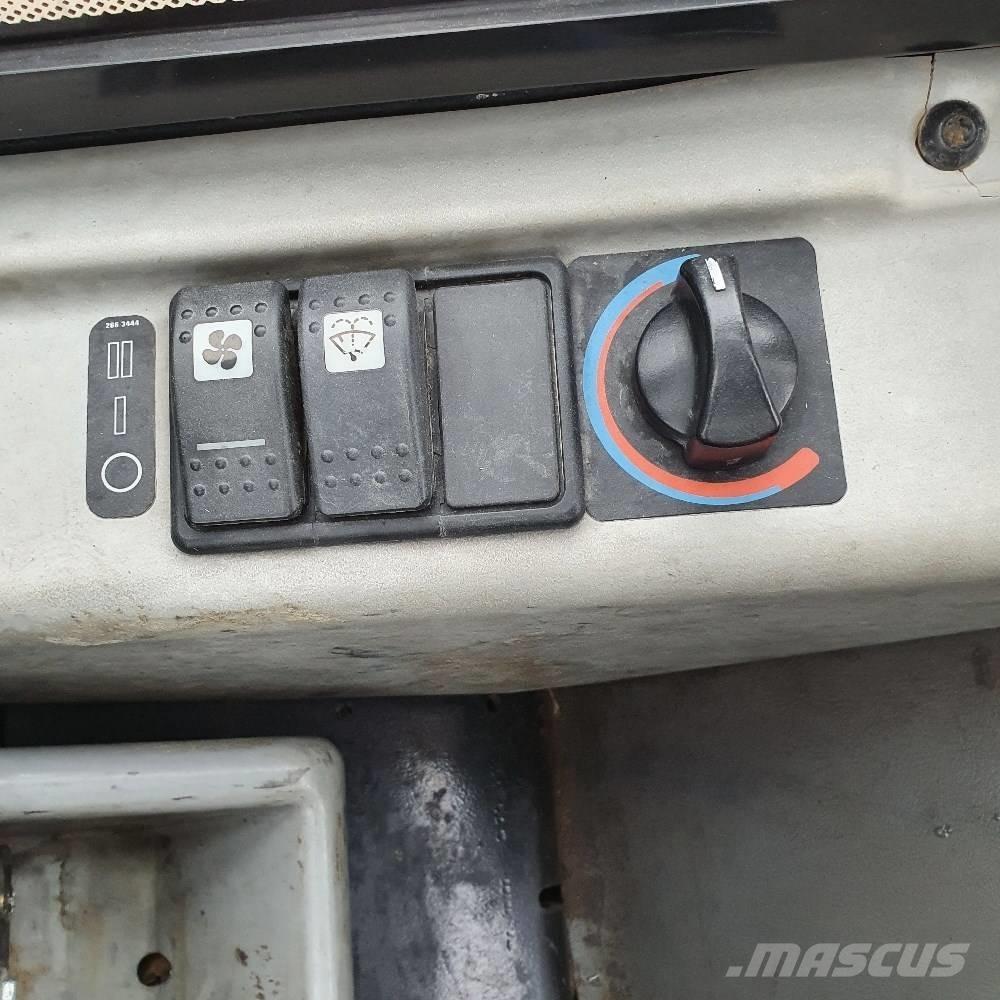 CAT 301.8 C ミニ油圧ショベル 7t以下（ミニユンボ・ミニディガー）