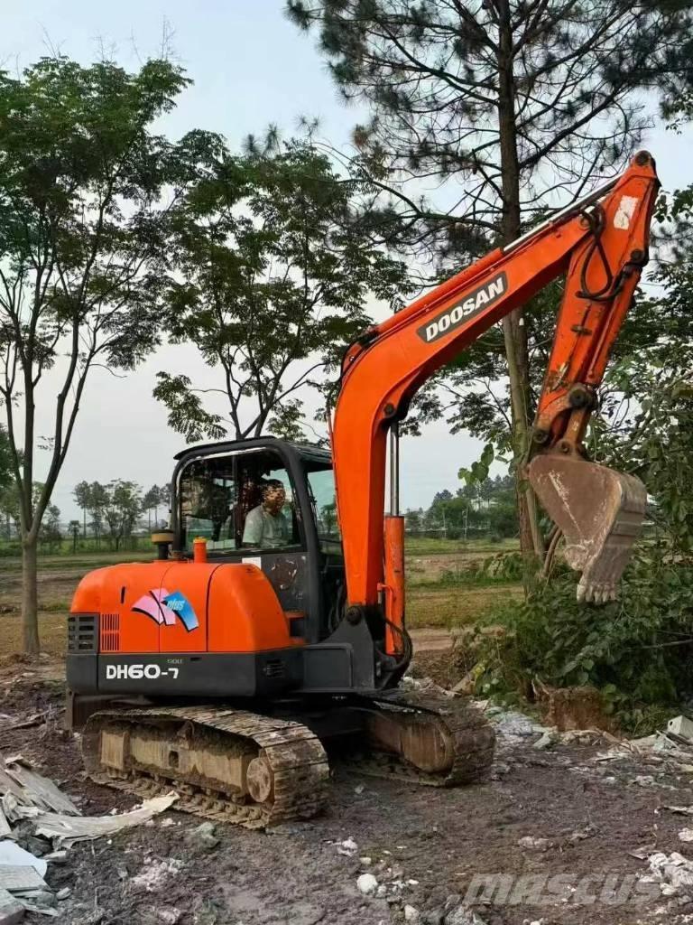 Doosan DH 60 ミニ油圧ショベル 7t以下（ミニユンボ・ミニディガー）