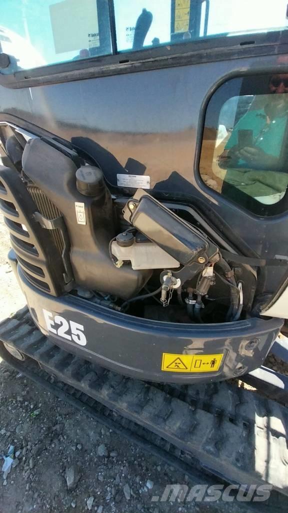Bobcat E 25 ミニ油圧ショベル 7t以下（ミニユンボ・ミニディガー）