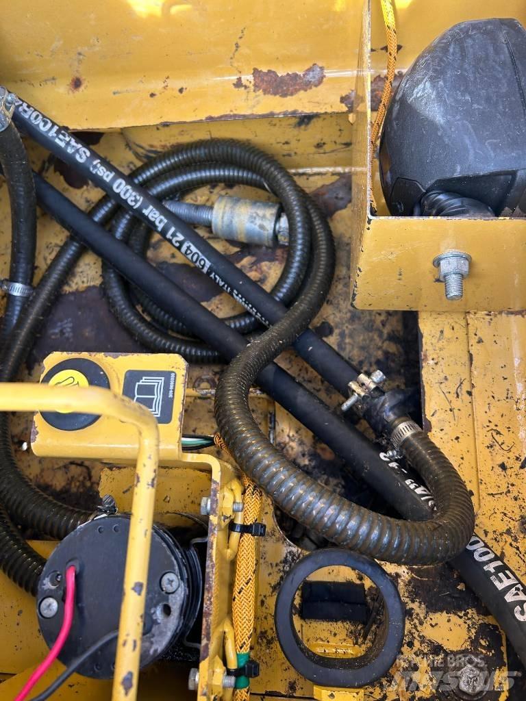CAT 313 F LGC 大型油圧ショベル12t以上（パワーショベル・ユンボ）