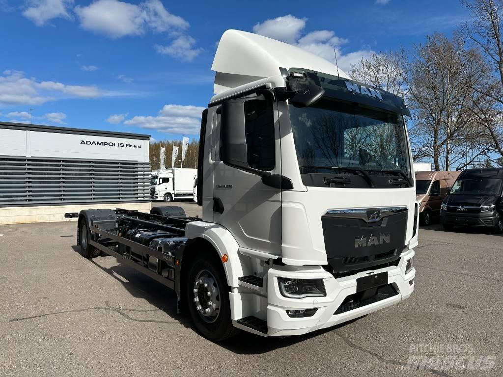 MAN TGM 18.290 キャブ付きシャーシ