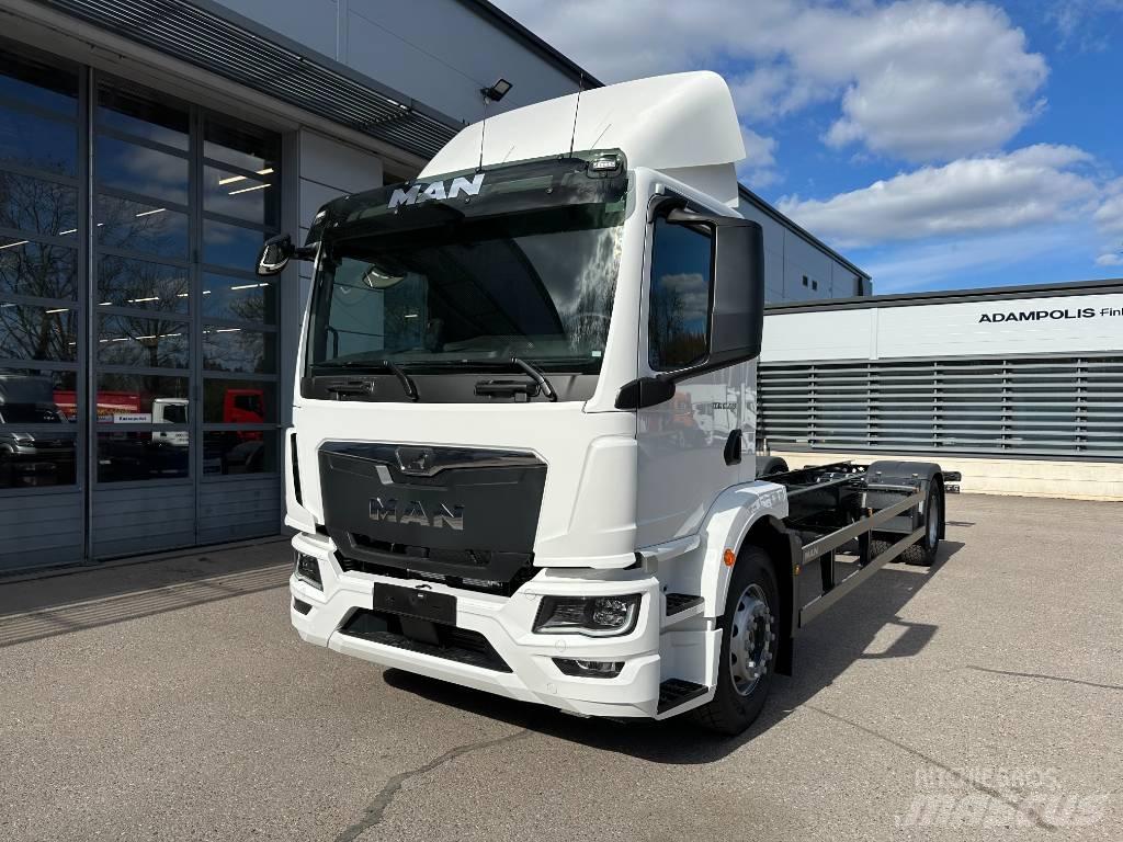 MAN TGM 18.290 キャブ付きシャーシ