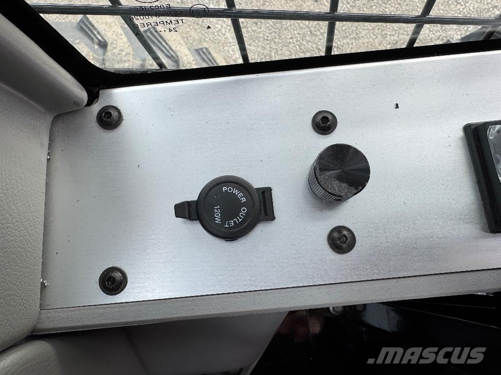  HPS SK1100 スキッドステアローダー