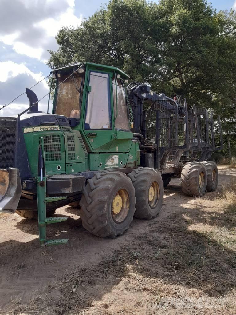 John Deere 1210 G フォワーダー
