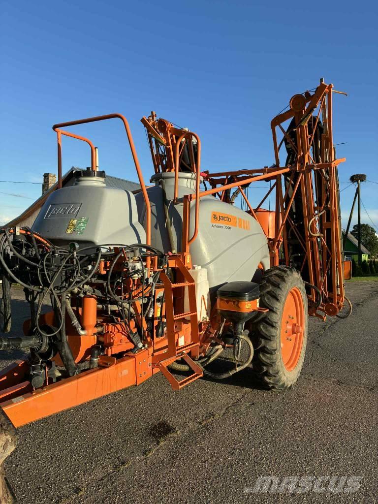 Jacto ADVANCE 3000 牽引型スプレイヤー