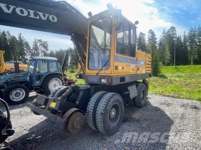 Volvo EW 200 4x4 ホイール式油圧ショベル（パワーショベル・ユンボ・バックホー）