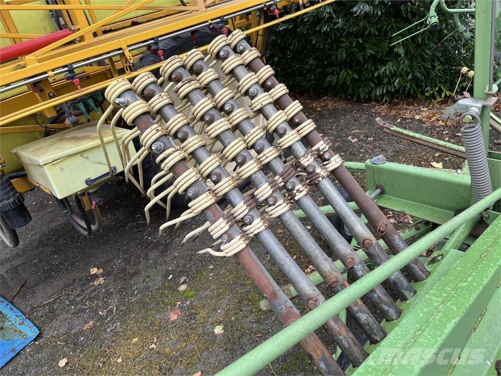 Krone SWADRO 461 ウィンドローア/レーキ