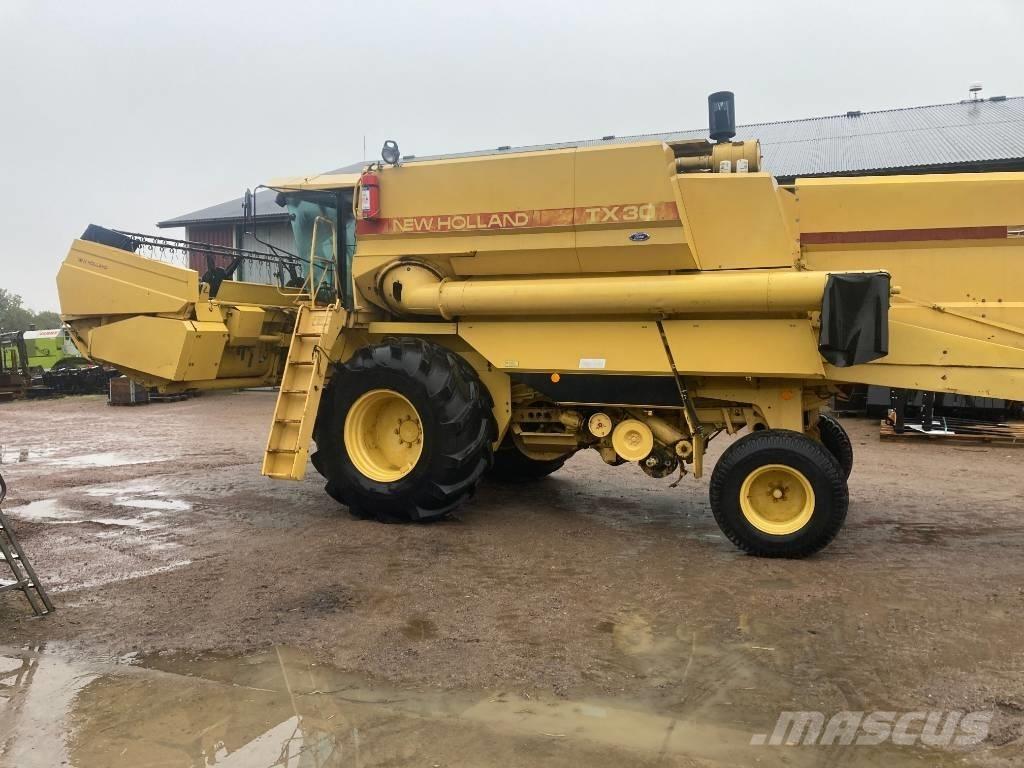 New Holland TX 30 コンバイン