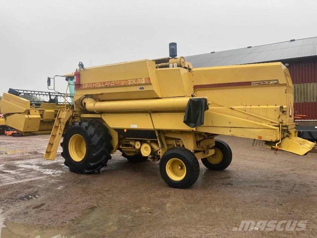 New Holland TX 30 コンバイン