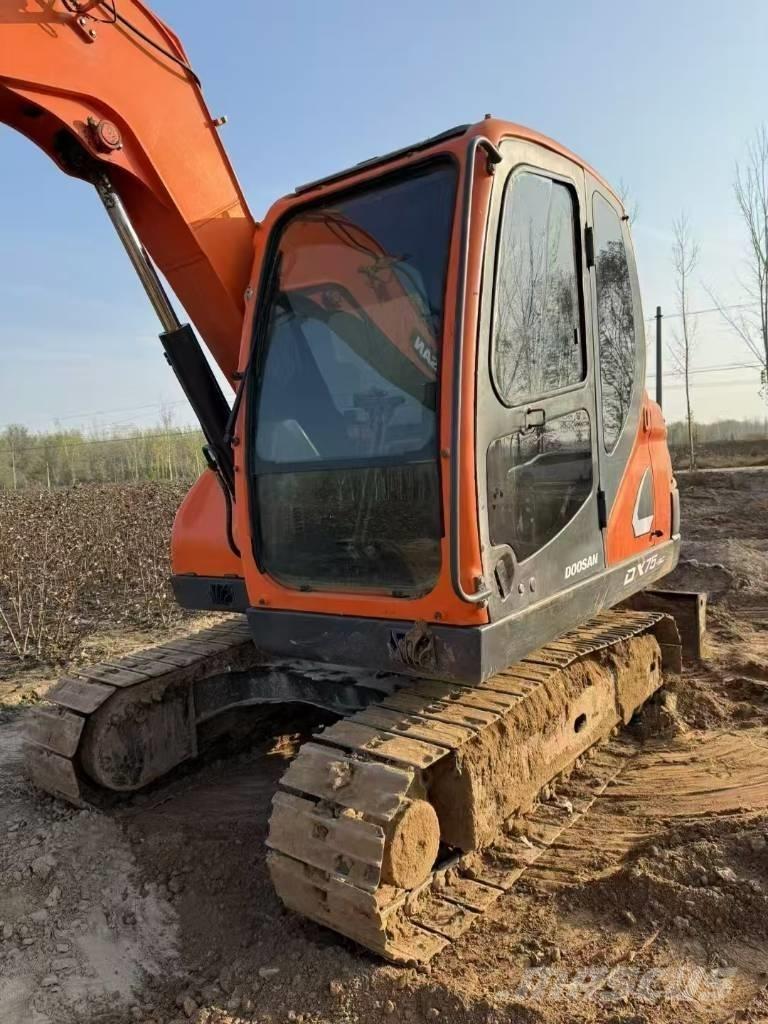 Doosan DX 75-9 C 大型油圧ショベル12t以上（パワーショベル・ユンボ）