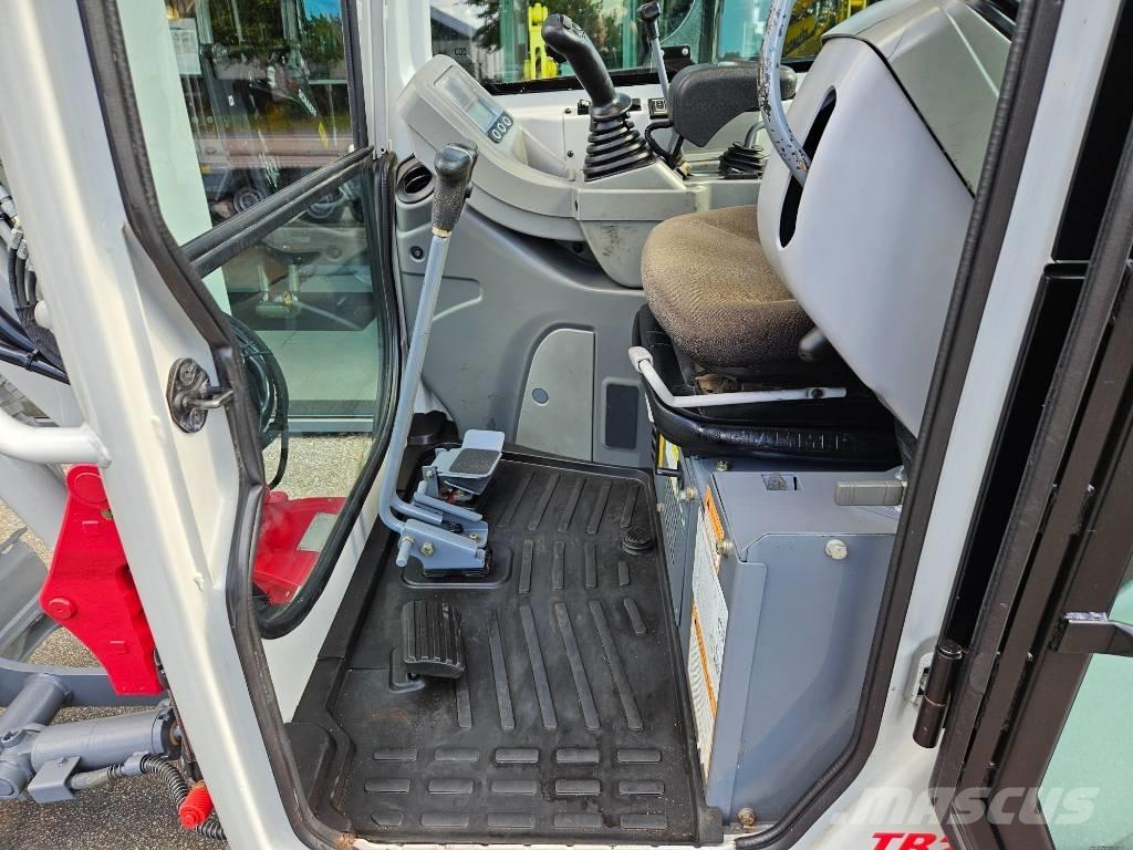 Takeuchi TB 225 ミニ油圧ショベル 7t以下（ミニユンボ・ミニディガー）