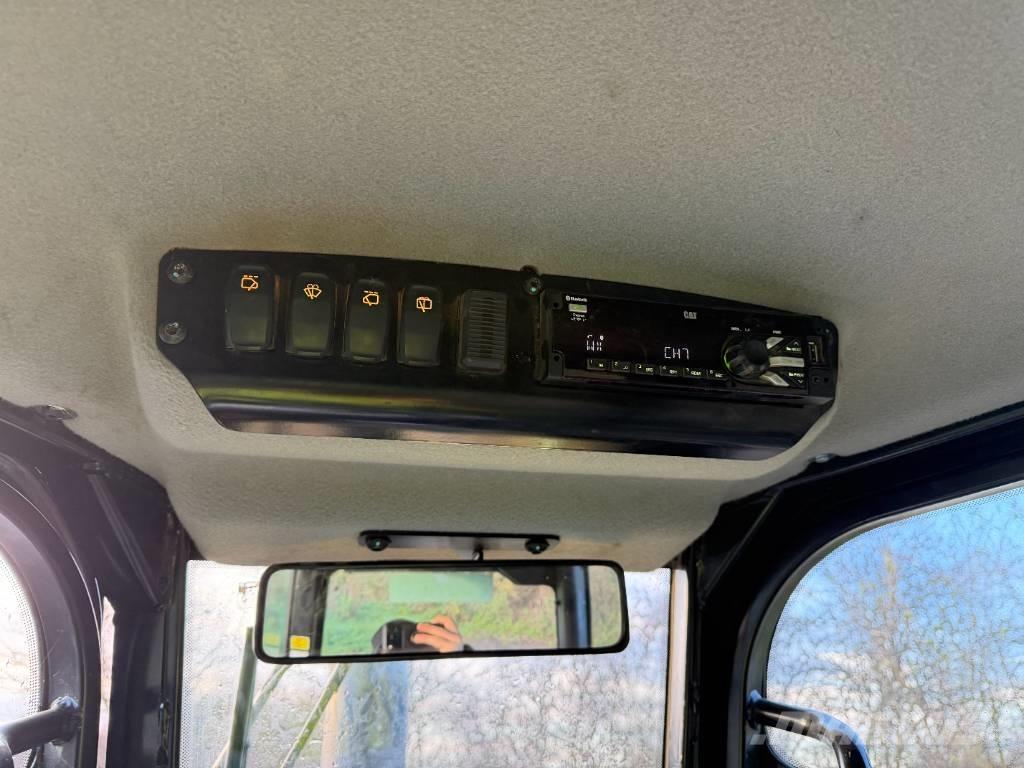 CAT D 4 K 2 LGP ブルドーザー