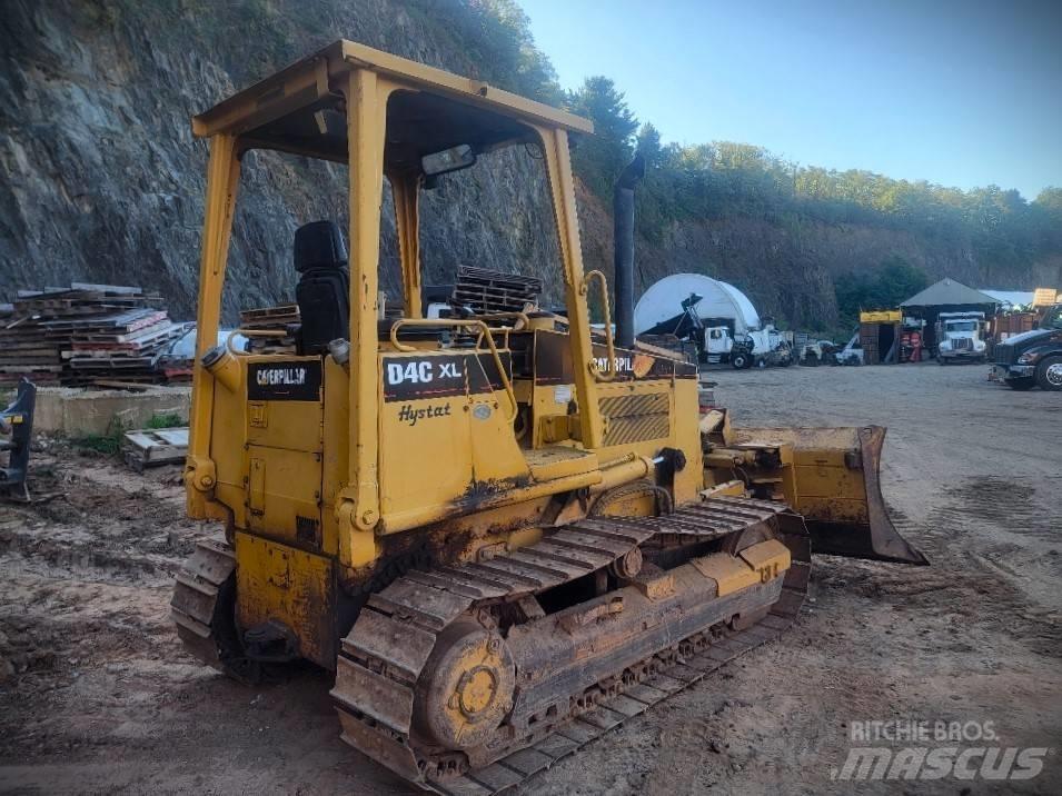 CAT D 4 C XL HST ブルドーザー