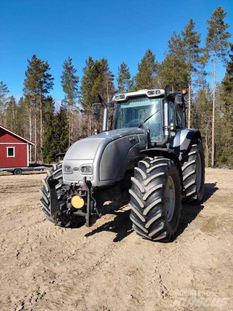 Valtra T130 Hi-Tek トラクター