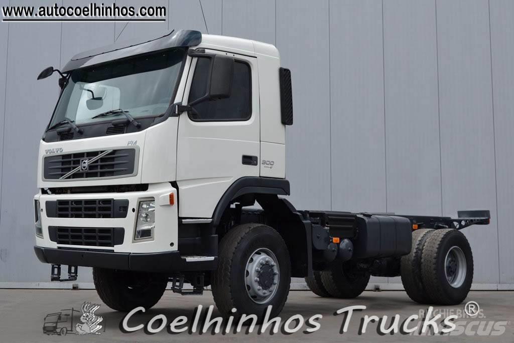 Volvo Fm 300  4x4 キャブ付きシャーシ