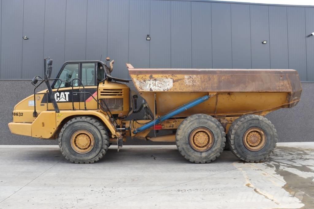 CAT 730 アーティキュレート式ダンプトラック