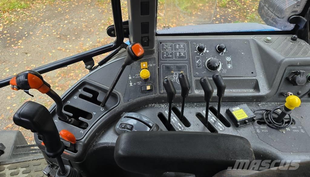 New Holland TM 120 トラクター