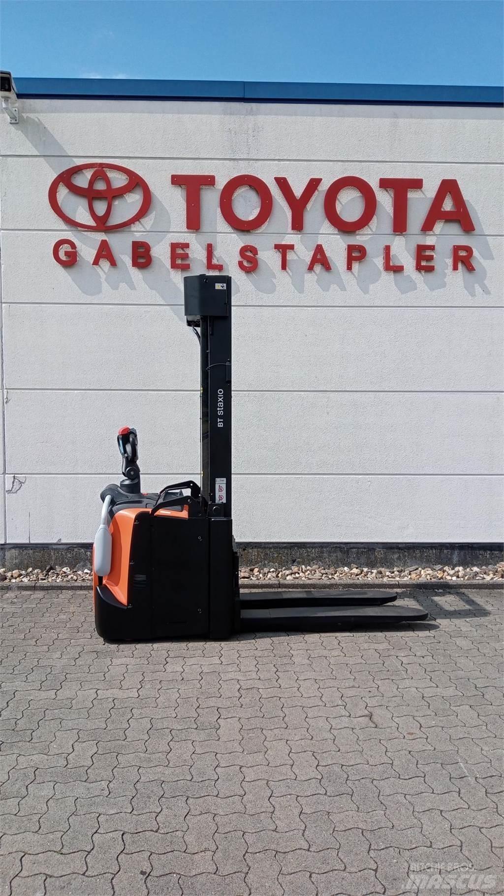 Toyota SWE160L ウォーキンフォークリフト