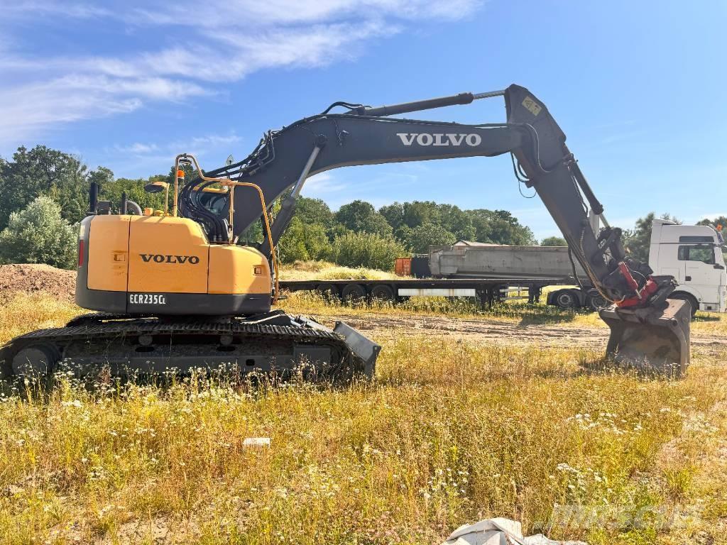 Volvo ECR 235 C L 大型油圧ショベル12t以上（パワーショベル・ユンボ）