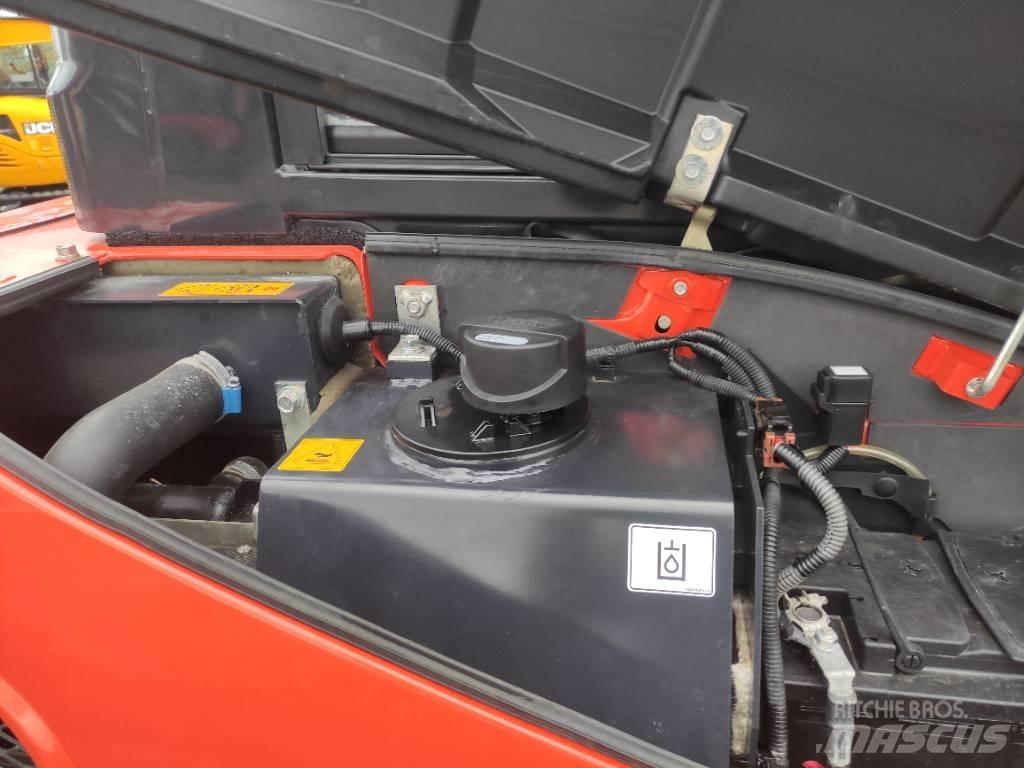 Kubota KX 71-3 ミニ油圧ショベル 7t以下（ミニユンボ・ミニディガー）