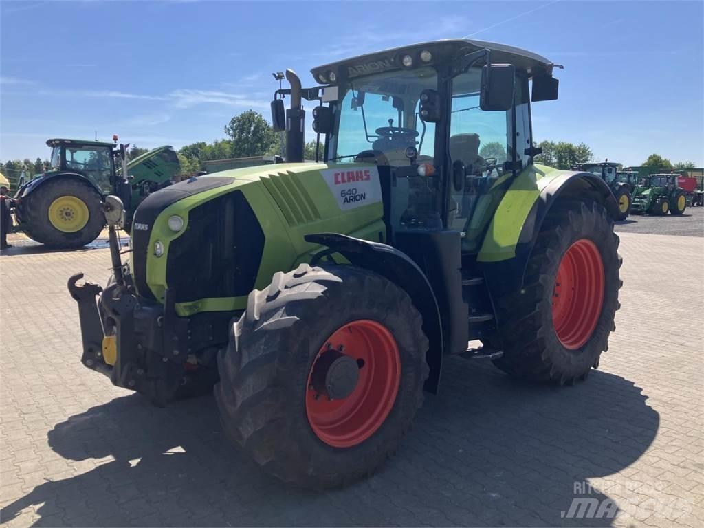 CLAAS Arion 640 トラクター