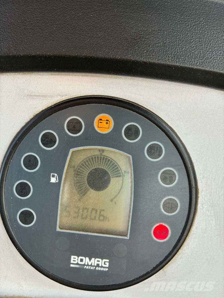 Bomag BW 216PDH4 ソイルコンパクター